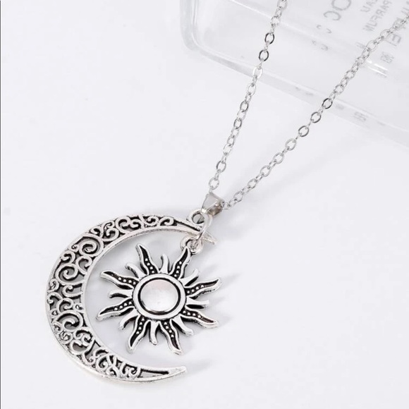 🆕 Moon + Sun Pendent Necklace - Picture 2 of 3
